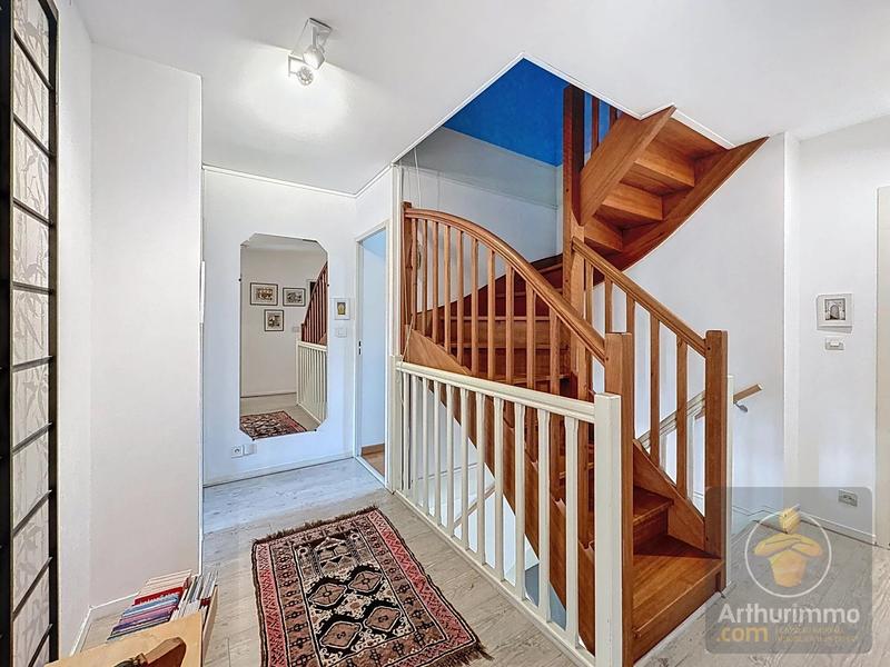 Maison - 175 m² - 9 pièces