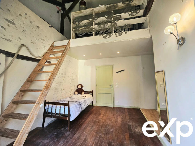 Maison - 243 m² - 9 pièces