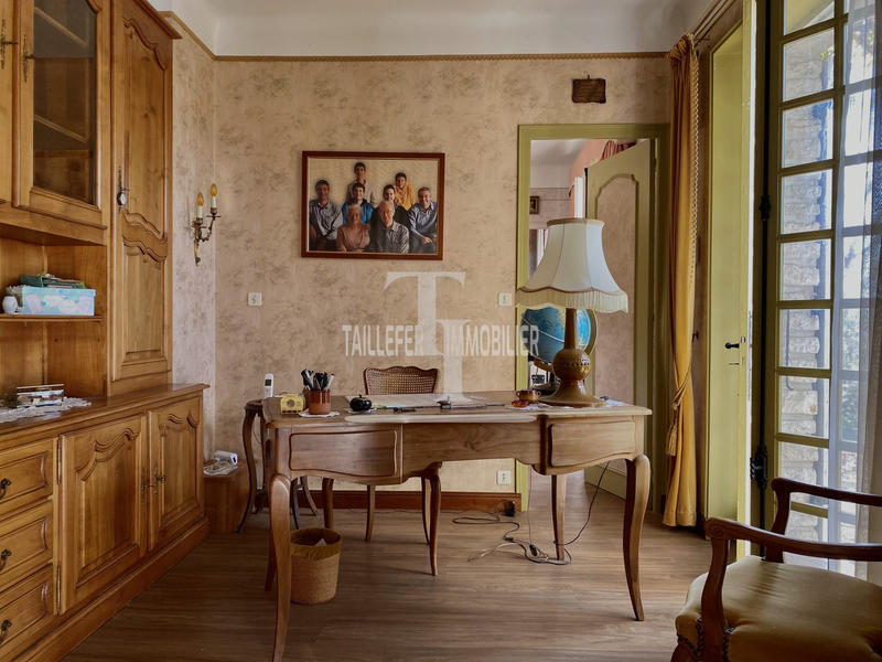 Maison traditionnelle - 300 m² - 9 pièces