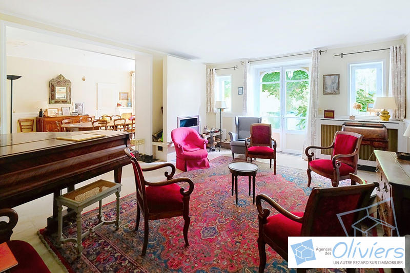 Maison - 413 m² - 11 pièces