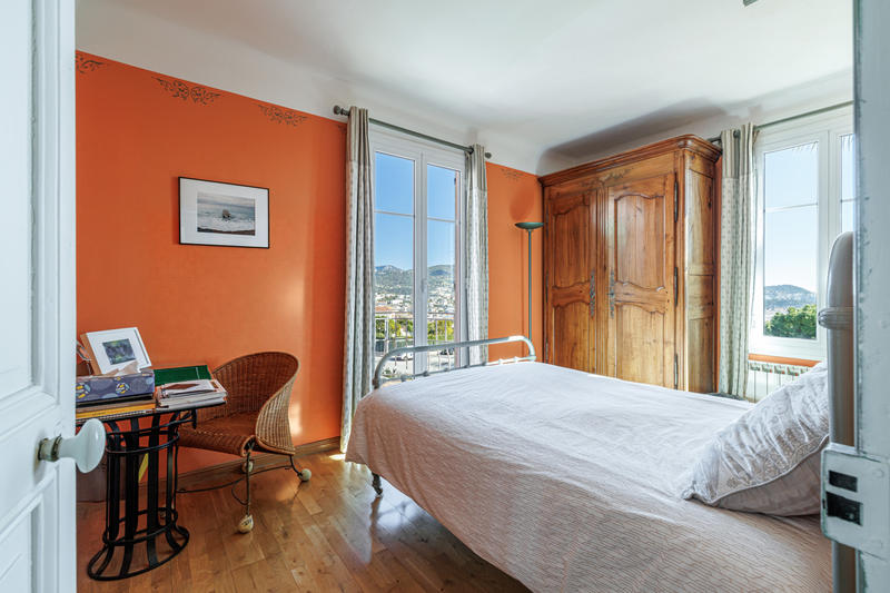 Maison - 205 m² - 6 pièces