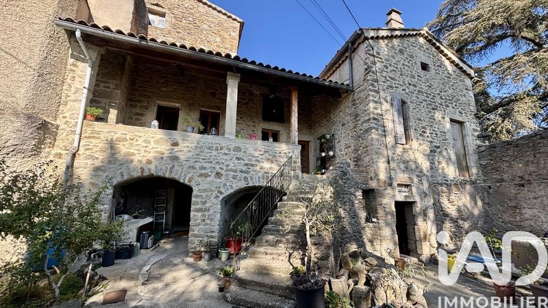 Maison - 110 m² - 8 pièces