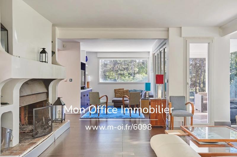 Villa - 240 m² - 6 pièces