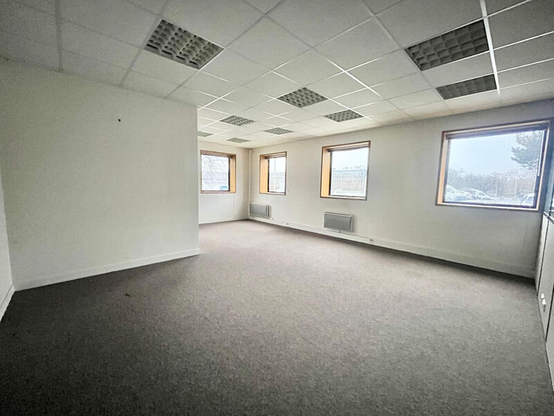 Local commercial - 587 m²