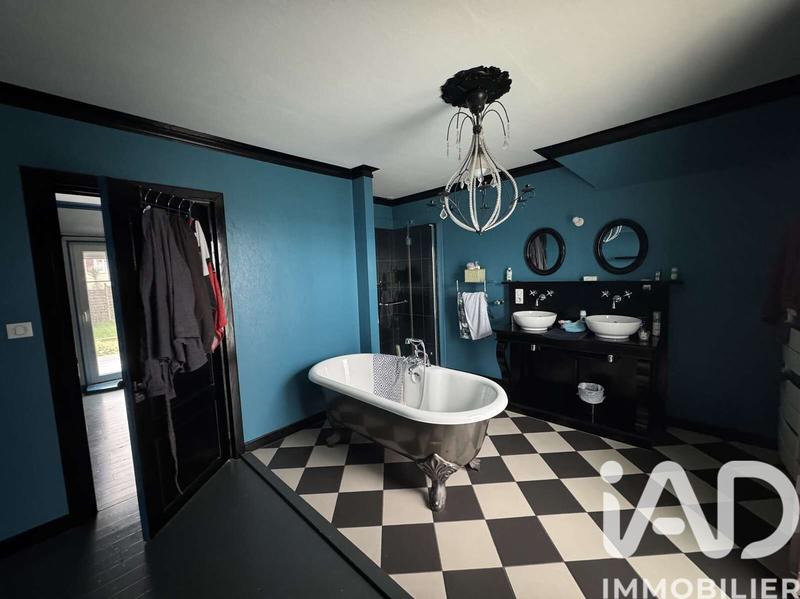 Maison - 182 m² - 7 pièces