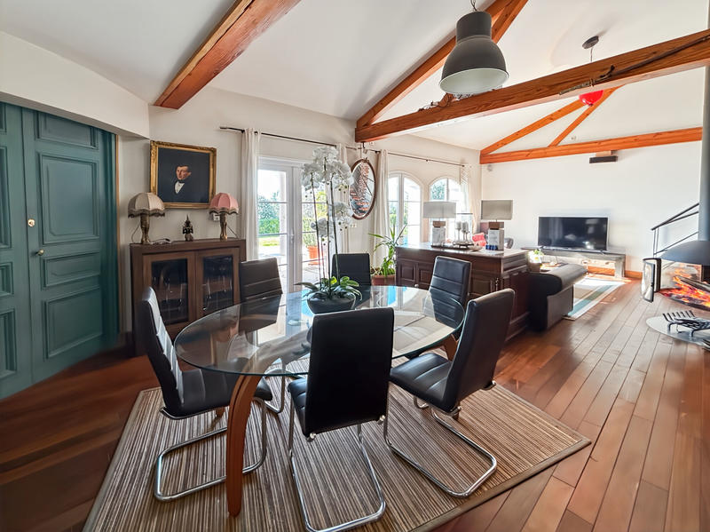 Villa - 265 m² - 6 pièces