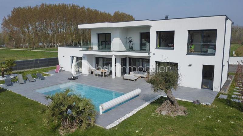 Villa - 273 m² - 6 pièces
