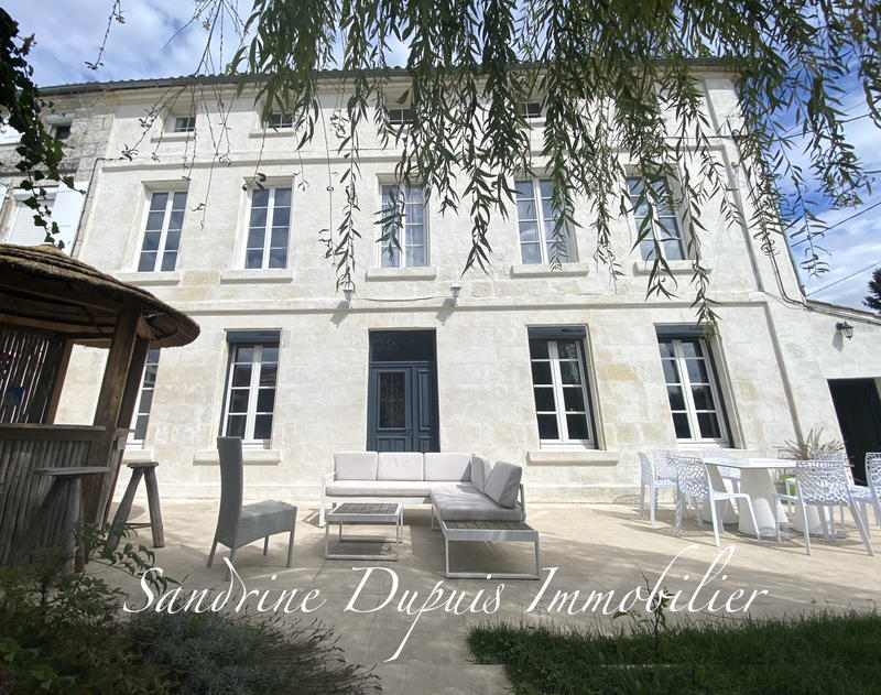 Propriété - 230 m² - 8 pièces