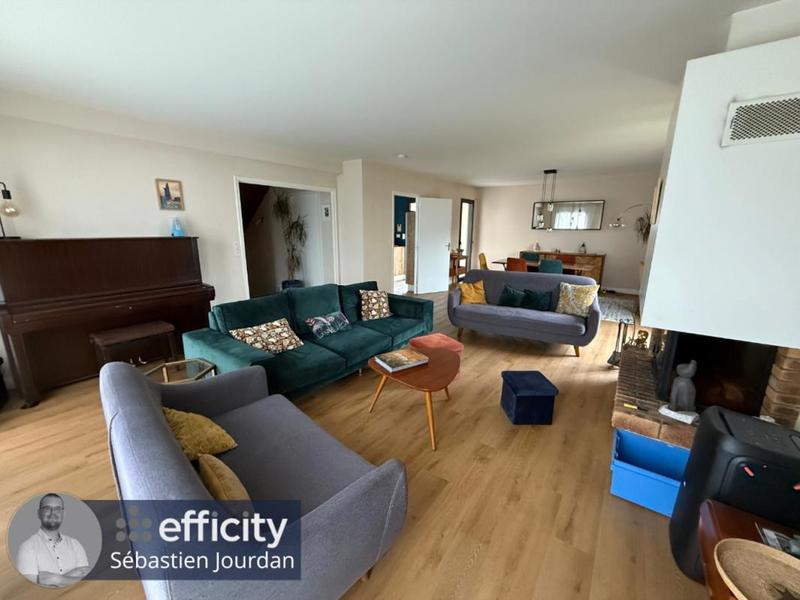 Pavillon - 160 m² - 7 pièces