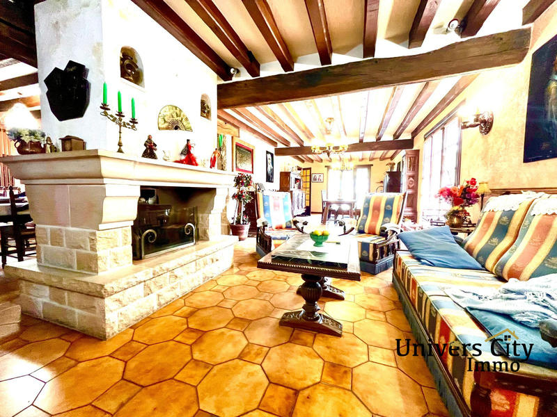 Maison - 207 m² - 9 pièces