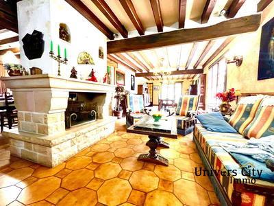 Maison - 207 m² - 9 pièces