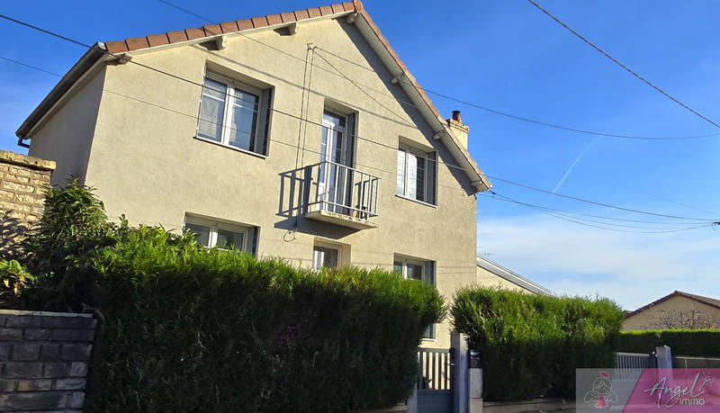 Maison - 90 m² - 5 pièces
