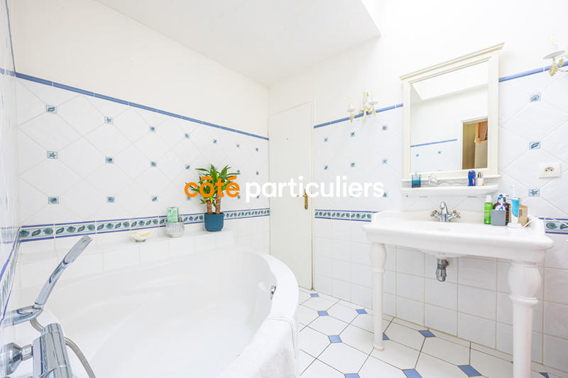 Maison - 180 m² - 6 pièces