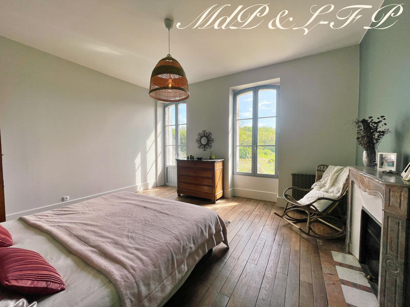 Maison - 262 m² - 7 pièces