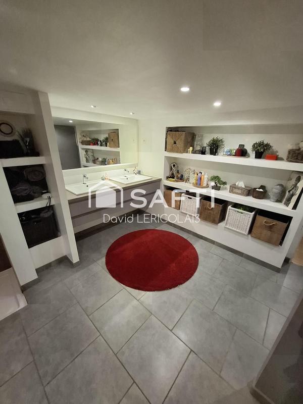 Maison - 210 m² - 8 pièces