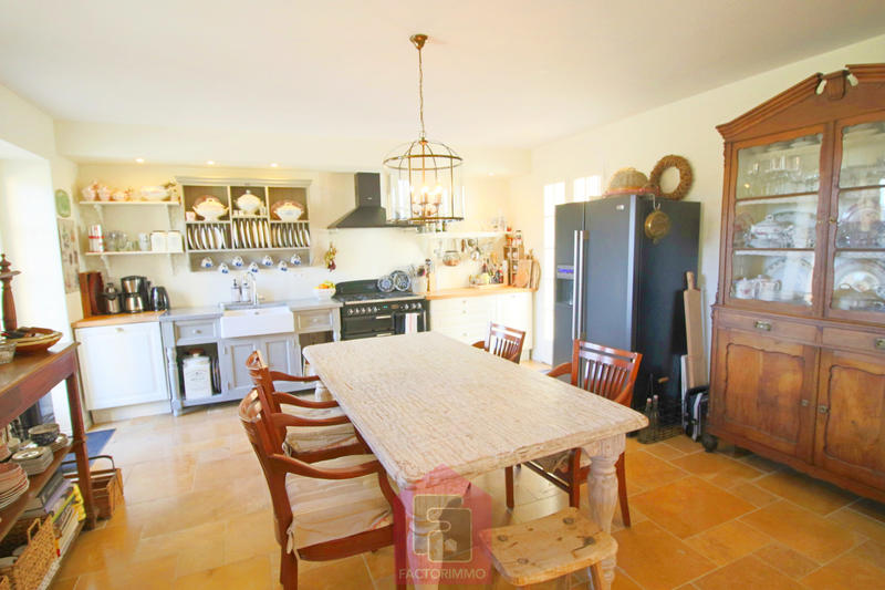 Propriété - 395 m² - 12 pièces