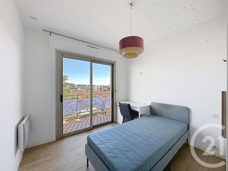 Appartement - 105 m² - 4 pièces