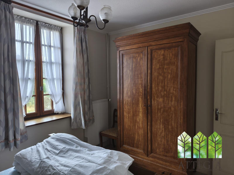 Maison - 246 m² - 13 pièces