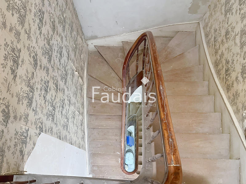 Maison - 243 m² - 8 pièces