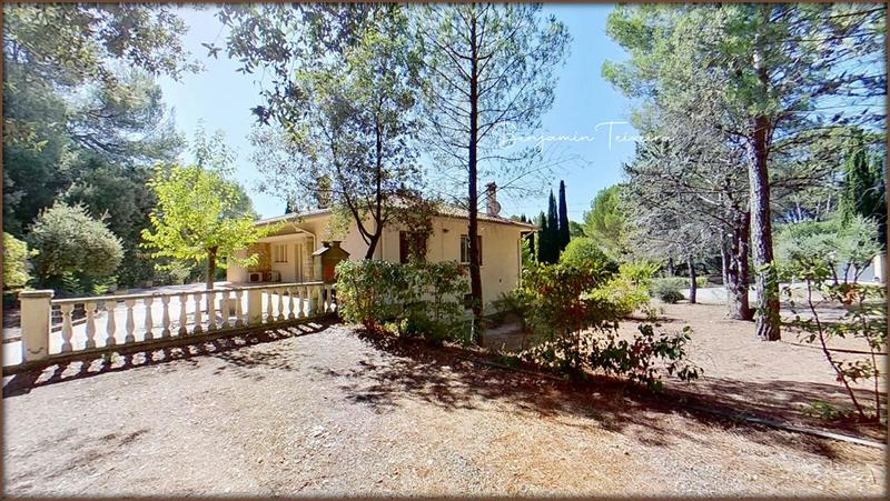 Maison - 204 m² - 7 pièces