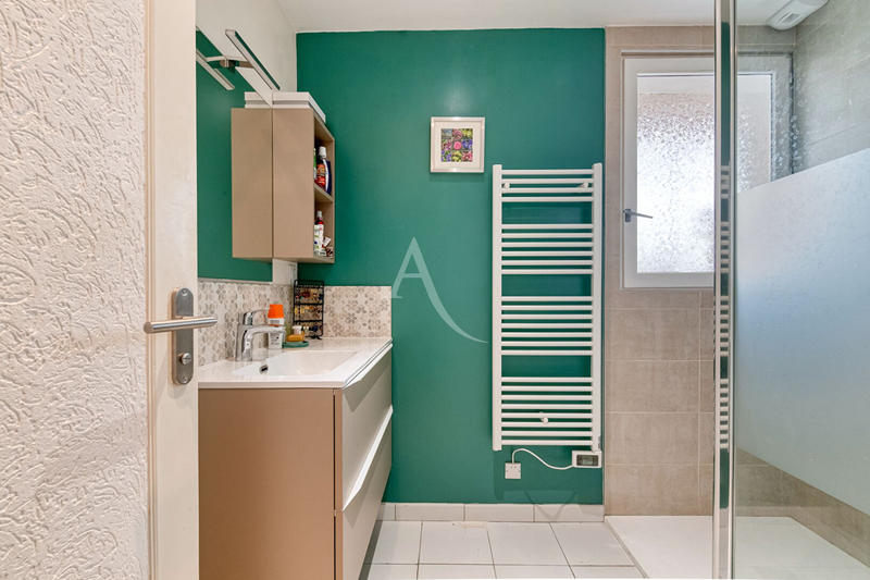 Maison - 184 m² - 10 pièces