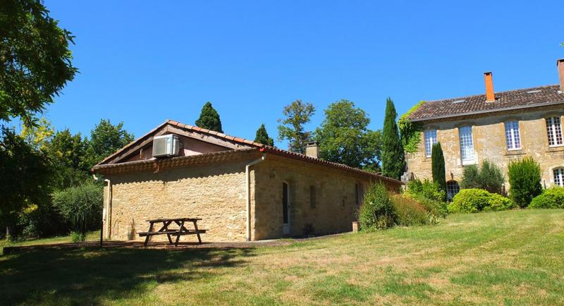 Maison - 1 122 m² - 22 pièces