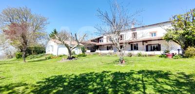 Maison - 273 m² - 10 pièces