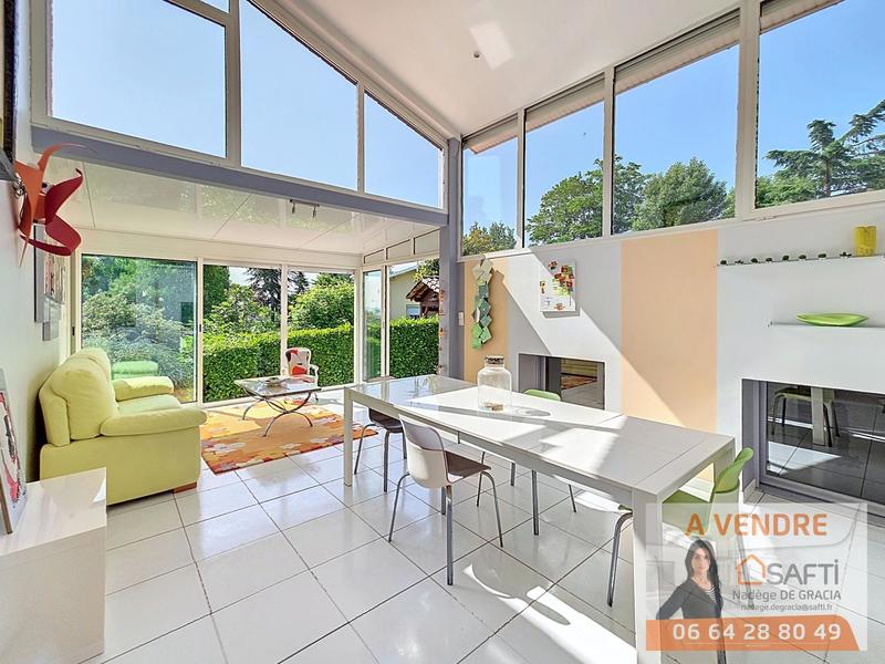 Maison - 220 m² - 7 pièces