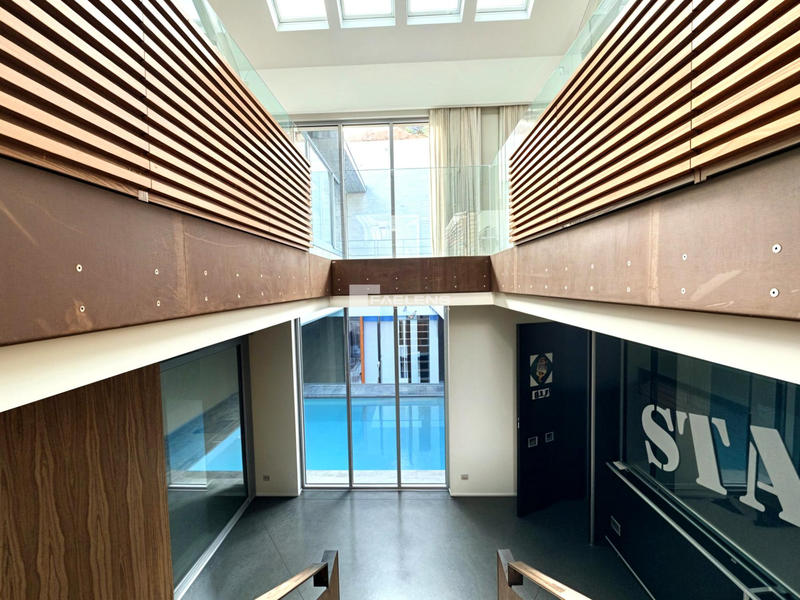 Maison - 435 m² - 5 pièces