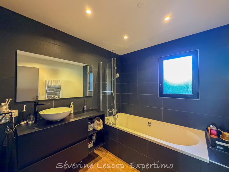 Maison - 193 m² - 8 pièces