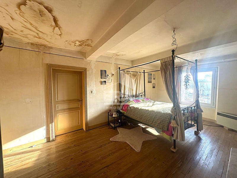 Maison - 226 m² - 12 pièces