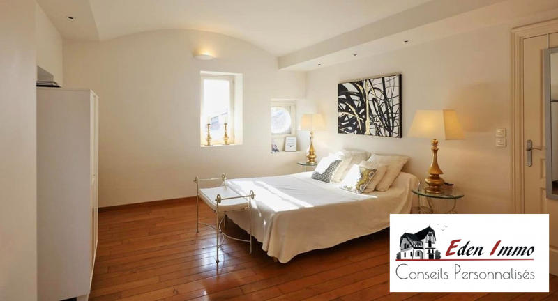 Maison - 238 m² - 7 pièces