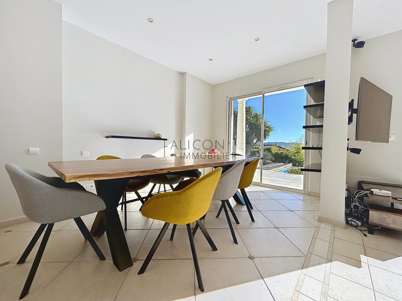 Villa - 200 m² - 6 pièces