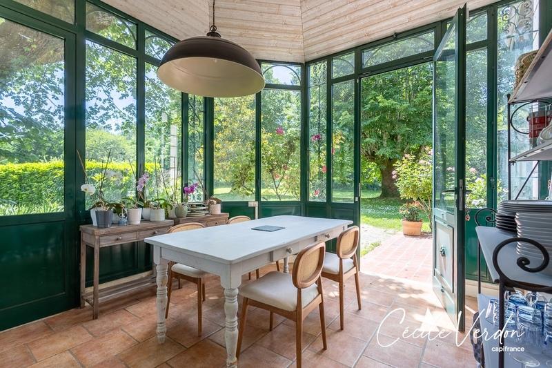 Propriété - 280 m² - 10 pièces