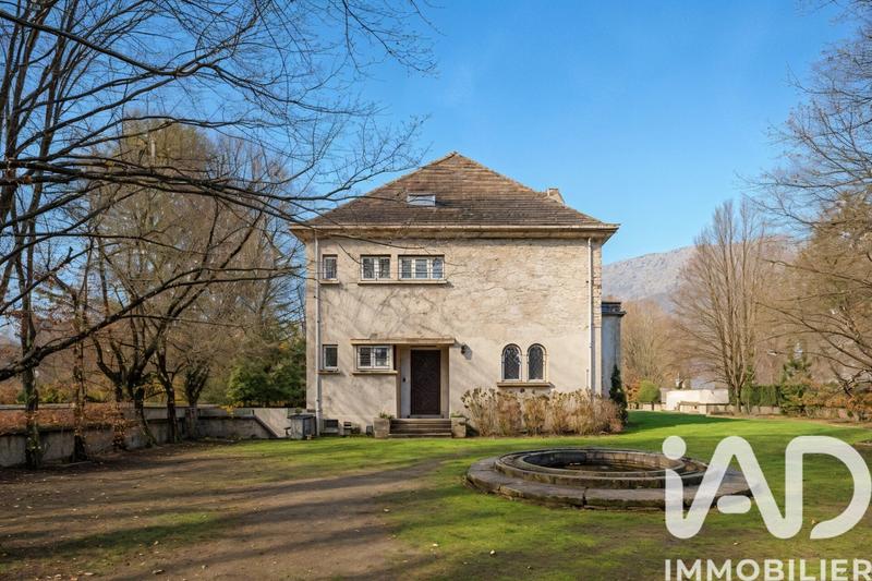 Maison - 369 m² - 9 pièces