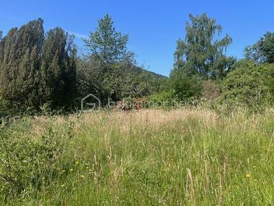 Terrain constructible - 2 100 m²