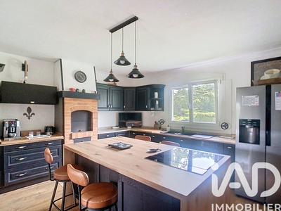 Maison - 238 m² - 8 pièces