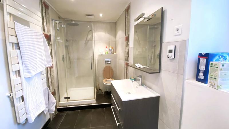 Maison - 250 m² - 8 pièces