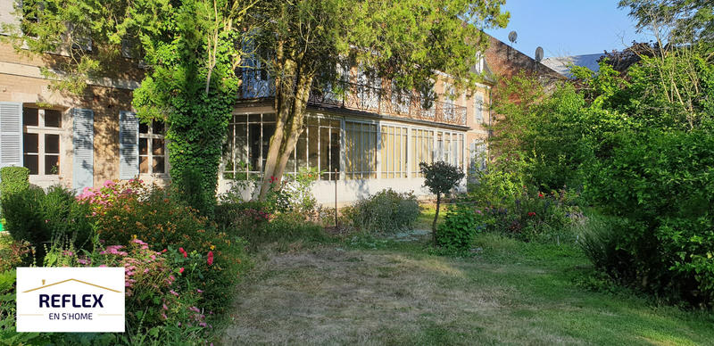 Propriété - 900 m² - 30 pièces