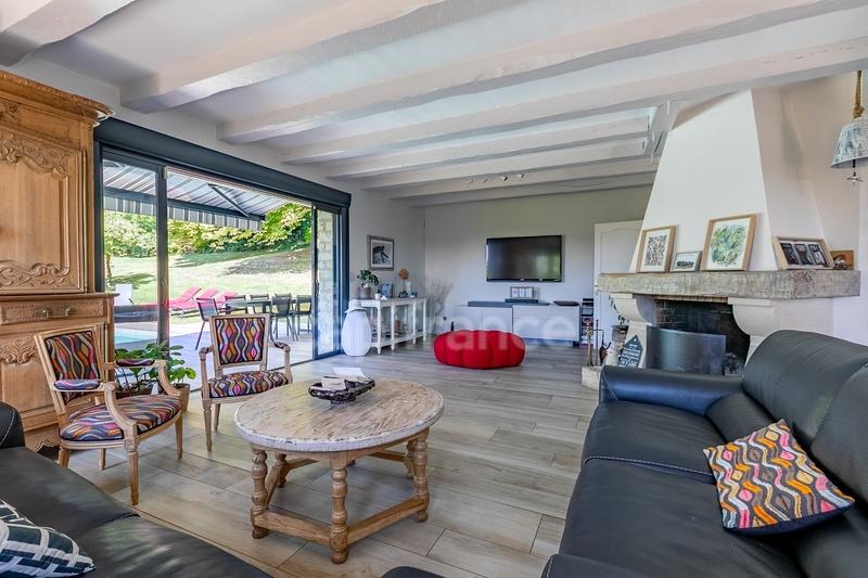 Maison - 220 m² - 6 pièces