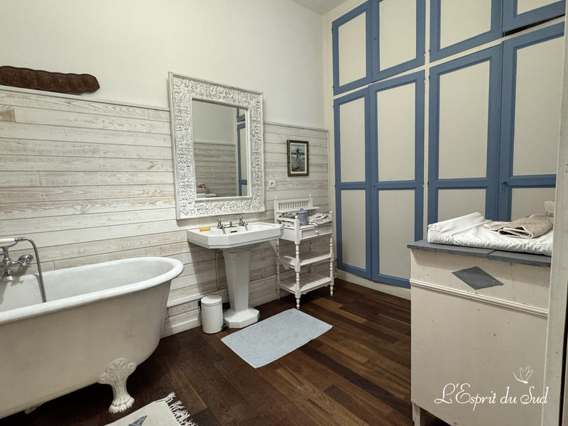 Maison - 400 m² - 10 pièces