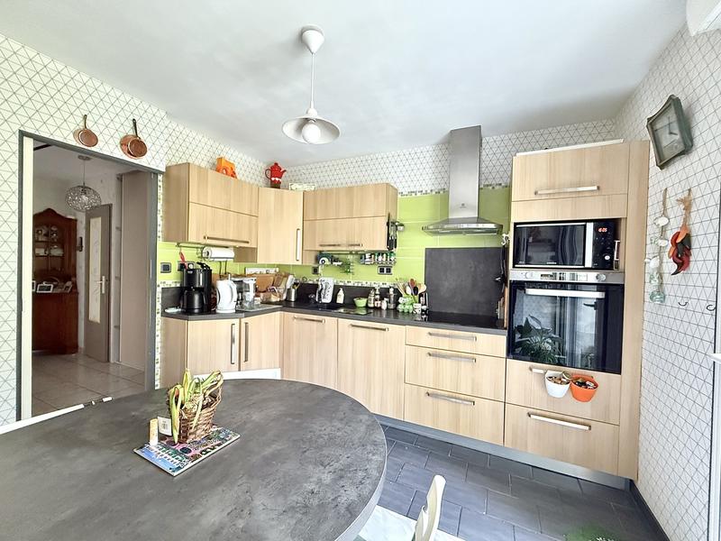 Maison - 99 m² - 5 pièces