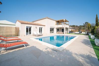 Villa - 250 m² - 8 pièces