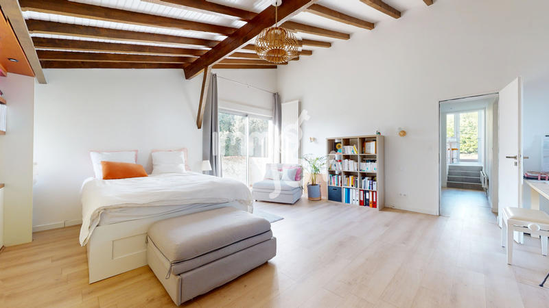 Maison - 217 m² - 5 pièces