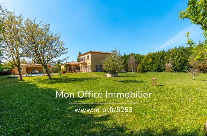 Villa - 240 m² - 6 pièces