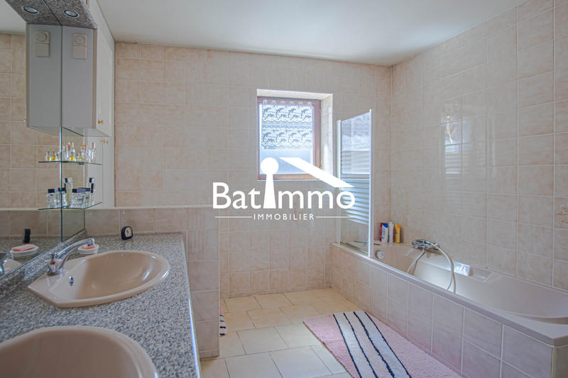 Maison - 180 m² - 7 pièces