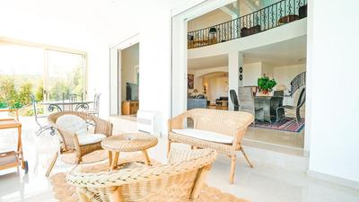 Villa - 270 m² - 6 pièces