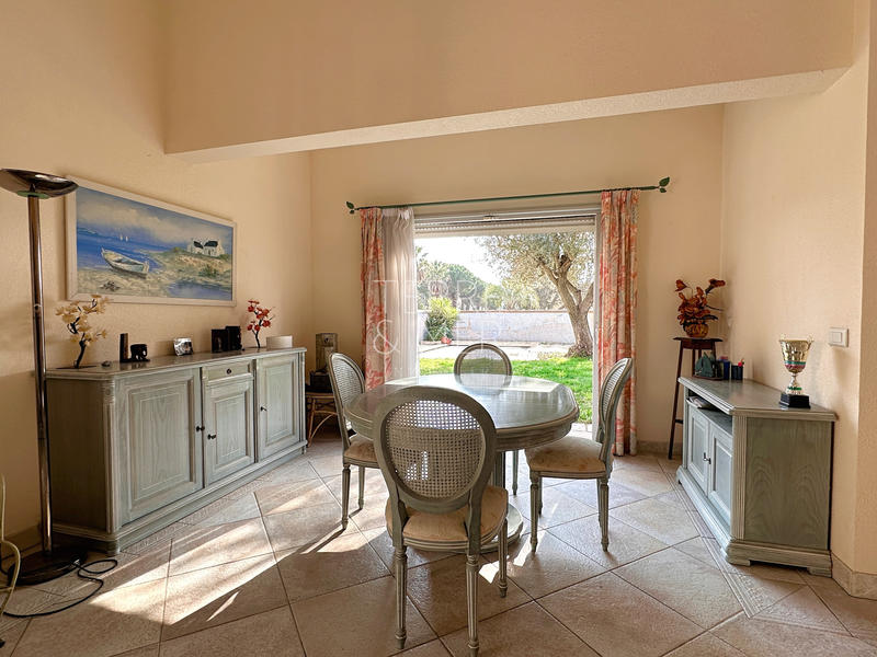 Maison - 240 m² - 7 pièces