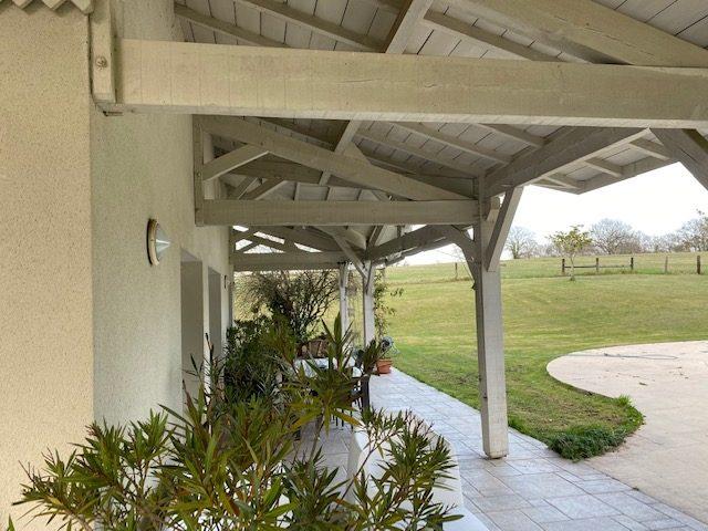 Maison - 325 m² - 9 pièces