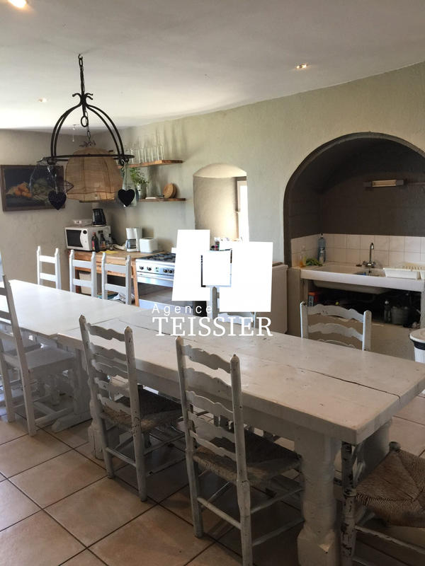 Maison - 300 m² - 14 pièces